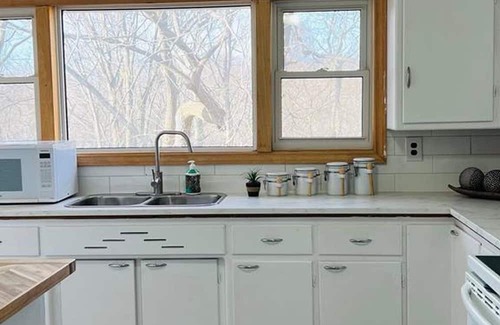 Central Elgin Hütte | Tranquil Coastal Escape - Minutes to the Beach!