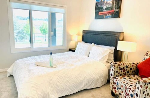 Keith Wohnung | Scenic Waterfront Guest Suite, near Banff & Ski