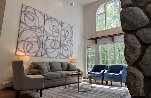 Mayfield Haus | Woodland Hill's Charming 7BDR Home