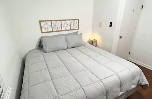 Fort Wayne Haus | Cozy Essentials Home right off I469