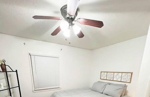 Fort Wayne Haus | Cozy Essentials Home right off I469