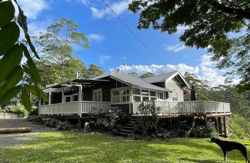 Rosebank Haus | Rustic Two Br Cottage overlooking the Valley.