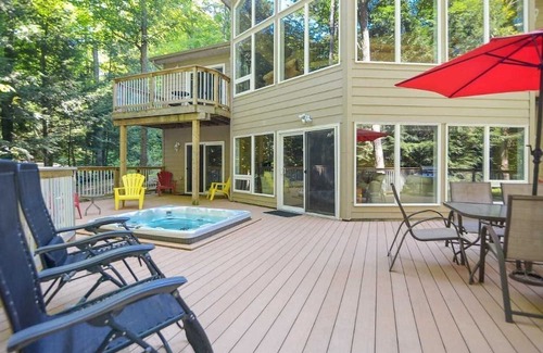 Arden Hütte | Cardinal Grant with Hot tub booking the Summer of 2024.Located in Arden Ontario