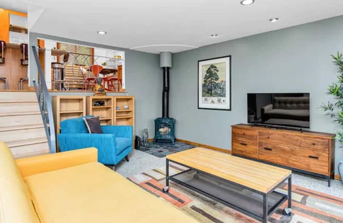 Cedar-Isles-Dean Haus | Uptown mpls 4-bedroom house near lakes and downtown mpls!