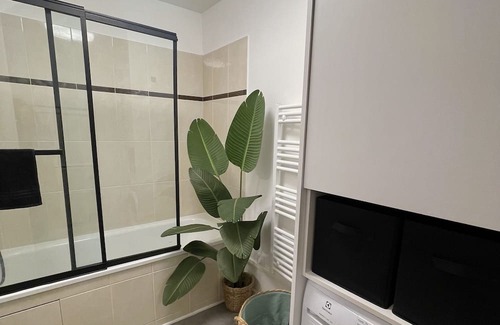 Trappes Wohnung | Appartement Design Avec Netfix, Prime, Chaînes Sportives.