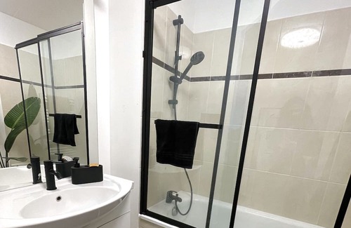 Trappes Wohnung | Appartement Design Avec Netfix, Prime, Chaînes Sportives.