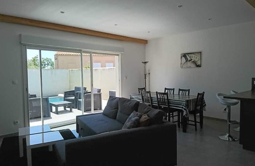 Port District Haus | Spacious house with swimming pool close to the beach