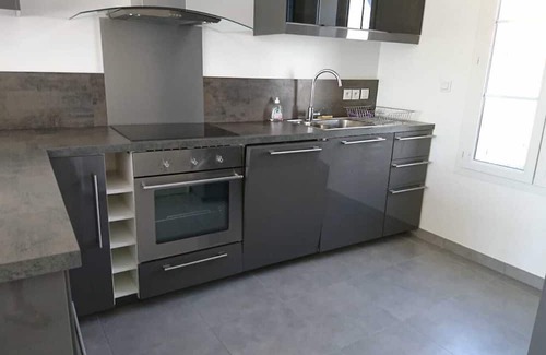 Port District Haus | Spacious house with swimming pool close to the beach