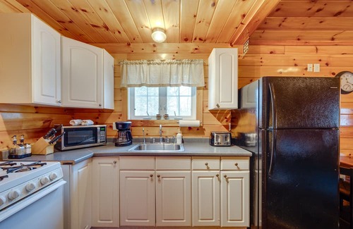 Weirs Beach Kabine | Laconia Cabin Rental < 1 Mi to Lake Winnipesaukee!