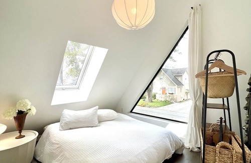 Keego Harbor Haus | Charming 3-bedroom house in welcoming Keego Harbor with WiFi, AC, lake access