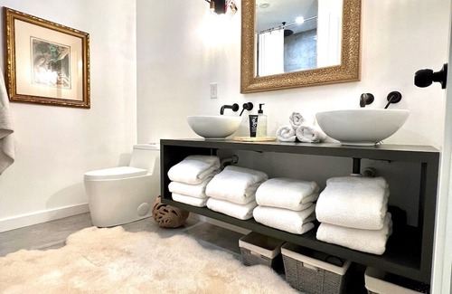 Keego Harbor Haus | Charming 3-bedroom house in welcoming Keego Harbor with WiFi, AC, lake access