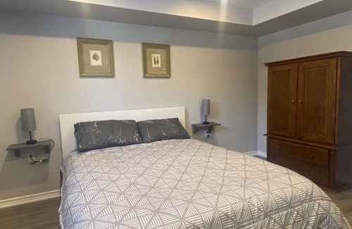 Sundridge Haus | Downtown Belmont & Main - Lower level