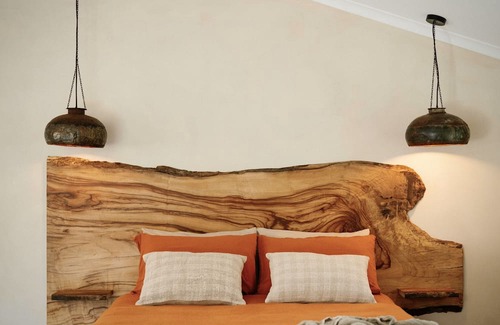 Clunes Hütte | The Honey Barn. Wabi-Sabi Cottage with Byron Hinterland view.