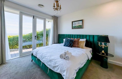 Mount Eliza Haus | Luxury Mt Eliza House Expansive Mountain View