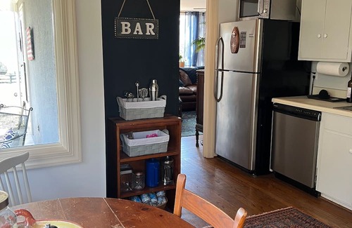 Charlottesville Hütte | Wine Country Cottage in charming Charlottesville /Ivy VA - WiFi AC Pets Welcome