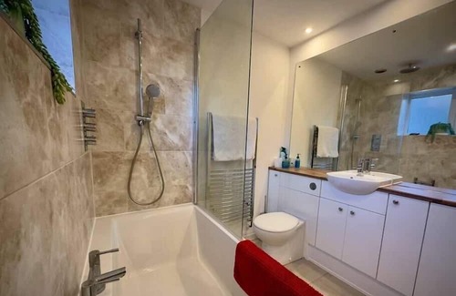 Brislington Hütte | A Victorian Charm with Modern Comforts