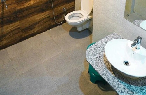 Gurugram Wohnung | BnBBuddy- Zoomers Home@ 1BR at Gurugram with WiFi, AC