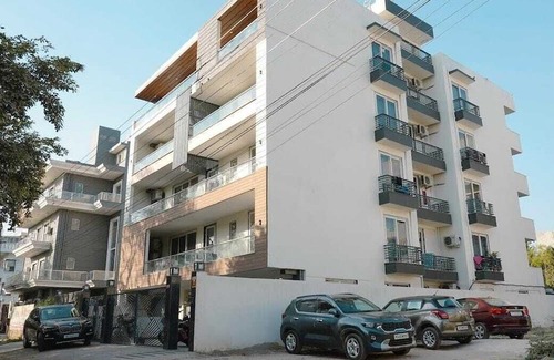 Gurugram Wohnung | BnBBuddy- Zoomers Home@ 1BR at Gurugram with WiFi, AC