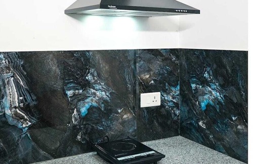 Gurugram Wohnung | BnBBuddy- Zoomers Home@ 1BR at Gurugram with WiFi, AC