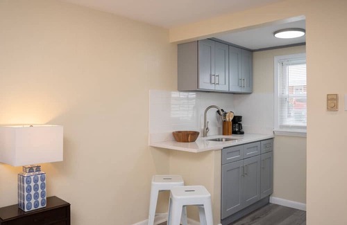 Old Mystic Wohnung | The Haley Studio · Near Mystic, Casinos + USCGA