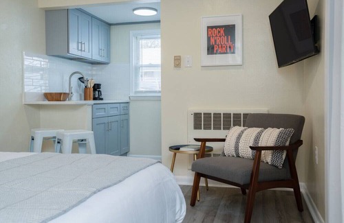 Old Mystic Wohnung | The Haley Studio · Near Mystic, Casinos + USCGA