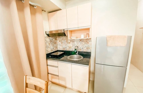 Legazpi Village Eigentumswohnung | Cozy 1-bedroom condo in Makati with Pool, Gym, Sauna, WiFi, AC, and Netflix