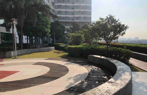 Legazpi Village Eigentumswohnung | Cozy 1-bedroom condo in Makati with Pool, Gym, Sauna, WiFi, AC, and Netflix