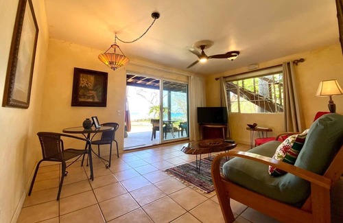 Playa Langosta Wohnung | Mariposa Beachfront Apartment 1 Bedroom