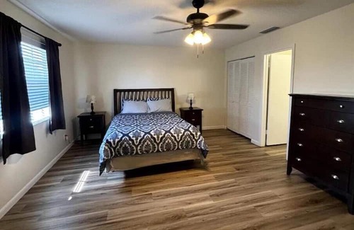 Melbourne Haus | New Renovated, Big Spaces, Near Everything, Unit 2