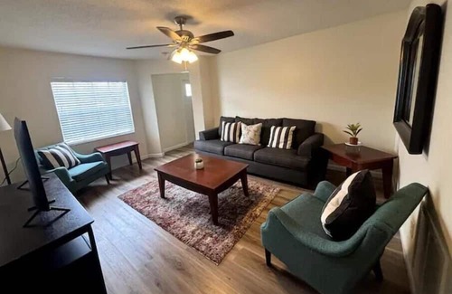 Melbourne Haus | New Renovated, Big Spaces, Near Everything, Unit 2