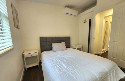 Clearwater Haus | Cozy 1 Bedroom, with Huge Yard & Near Beaches!