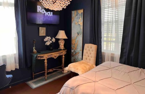 Sebastian Hütte | Charming Cottage 2/1 + Art Gallery Across from Waterfront + Hirams Resort