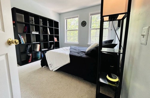 Lowes Island Haus | Peaceful and Cozy near Algonkian Parks, IAD Airport, Washington DC