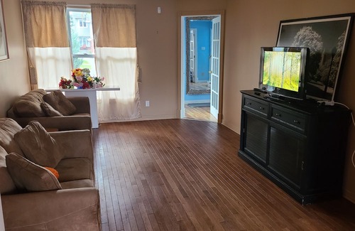 Orleans Village - Chateauneuf Haus | Beautiful spacious house in Ottawa
