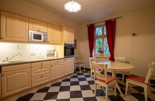 Borrentin Wohnung | Altes Pastorat: Wohnung mit Kamin und Großem Garten