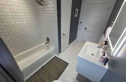 Algonquin Haus | House in quiet neighborhood, on the water, with large backyard