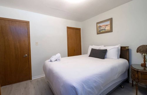 Tiny Haus | 3 Bdrm Family Escape - Steps from Sandy Beach!