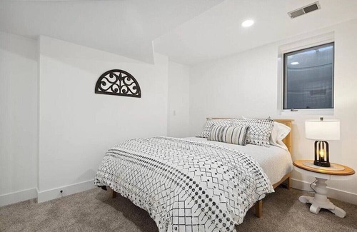 Mishawaka Haus | Tulip Tree is a Short Drive from Notre Dame Campus. 4 bedroom 3 bath home.