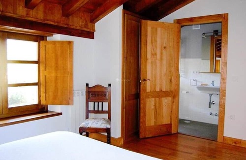 Bobia de Abajo Haus | Holiday Home 'La Corte Del Rondiellu 2' with Mountain View, Private Terrace and Wi-Fi