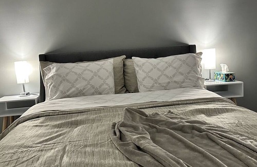 Elkhart Wohnung | Cozy Modern1-bedroom apartment in enchanting Elkhart with AC, WiFi, Riverview