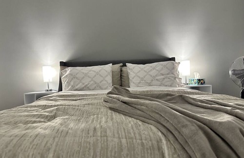 Elkhart Wohnung | Cozy Modern1-bedroom apartment in enchanting Elkhart with AC, WiFi, Riverview