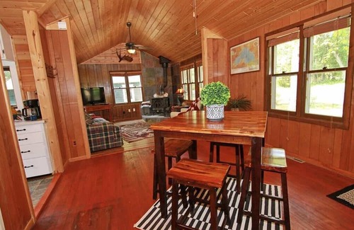 Ossipee Kabine | Cozy cabin in enchanting Merrifield with AC, WiFi