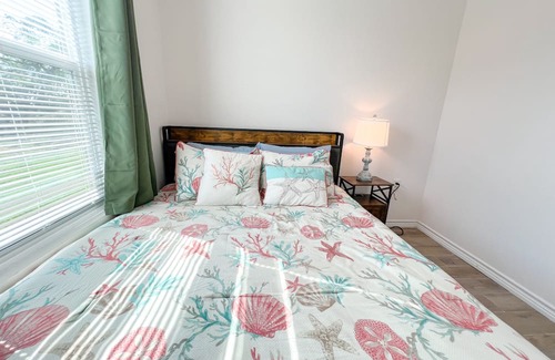 Aransas Pass Kabine | Escape to our cozy 2 bedroom cabin in Aransas Pass, perfect for families of up to 6
