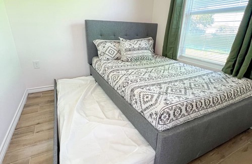 Aransas Pass Kabine | Escape to our cozy 2 bedroom cabin in Aransas Pass, perfect for families of up to 6