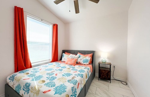 Aransas Pass Kabine | Escape to our cozy 2 bedroom cabin in Aransas Pass, perfect for up to 6