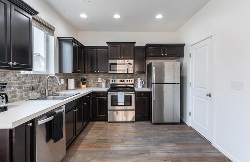 North Image Haus | Modern 3b/2b Retreat near Portland. Must-See!