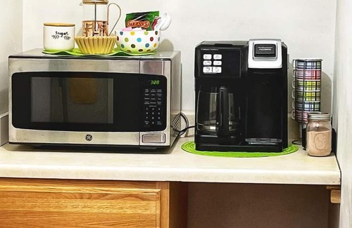 Ishpeming Wohnung | Superior Stay and Play. Bright and cheery full size apartment near trails