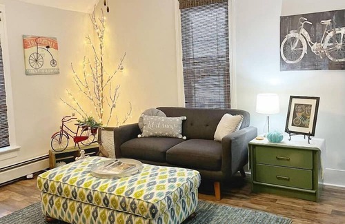 Ishpeming Wohnung | Superior Stay and Play. Bright and cheery full size apartment near trails