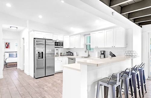 South Corals Haus | 4BD Family Paradise Retreat - Heated Pool/Arcades/Pool Table