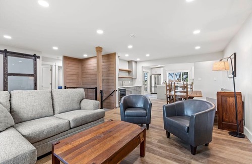 Skaneateles Haus | Cozy & newly-renovated ranch nestled in the town of Skaneateles.
